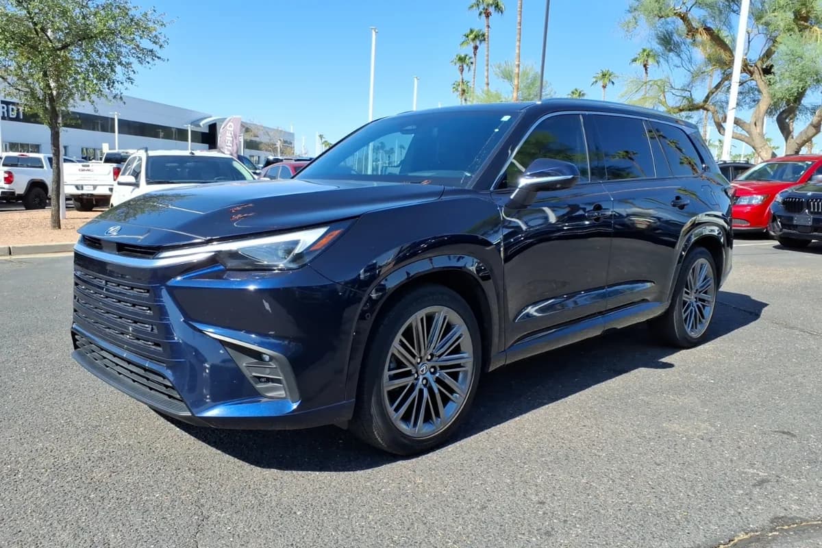 Lexus TX