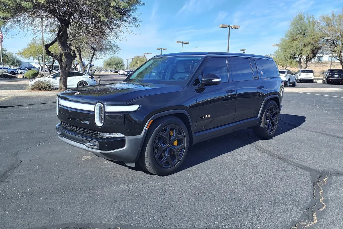Rivian R1S